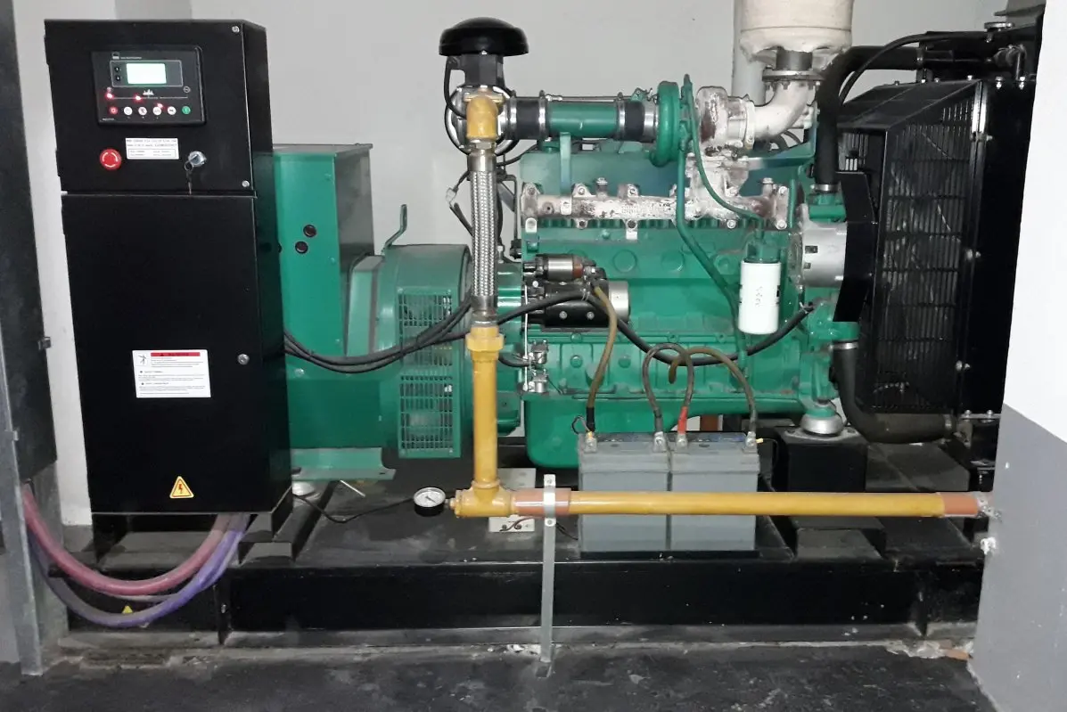 Grupo electrógeno Cummins 120 kVA a gas para edificios con respaldo ampliado