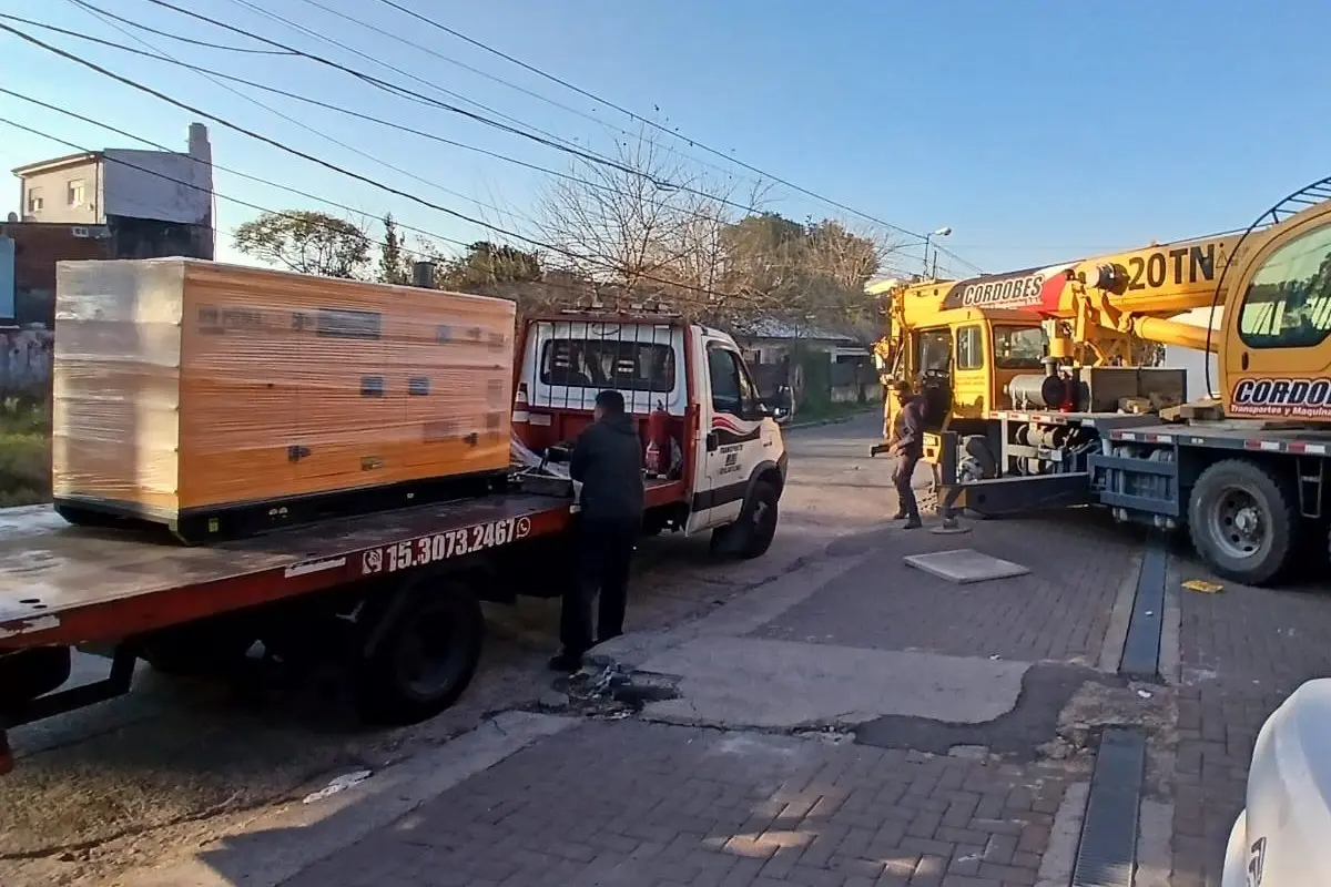 Instalación de generador eléctrico para comercio con grúa