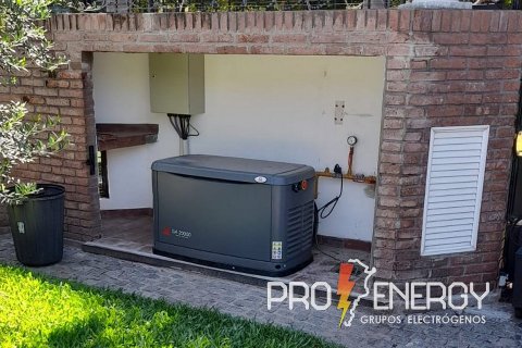 Generac Pramac 17 kVA instalado en vivienda familiar